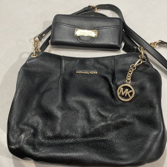 Michael Kors bundle. Super soft leather purse and wallet. Like new! - Picture 2 of 2